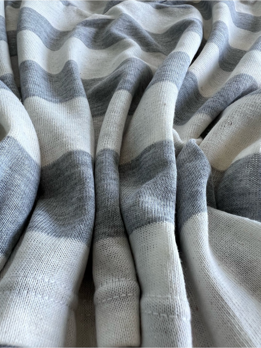 Free With Over 40$ Purchase Striped Gray and White V-Neck Tunic Top Size: M - Picture 14 of 14